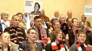 "Chcemy stadionu, Gronkiewicz, chcemy stadionu"