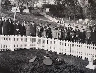 Chór przy grobie prezydenta Kennedy'ego