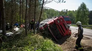 Ciężarówka wpadła do rowu