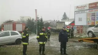 Ciężarówka wypadła z trasy i zniszczyła magazyn