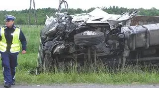 Ciężarówka zderzyła się z busem