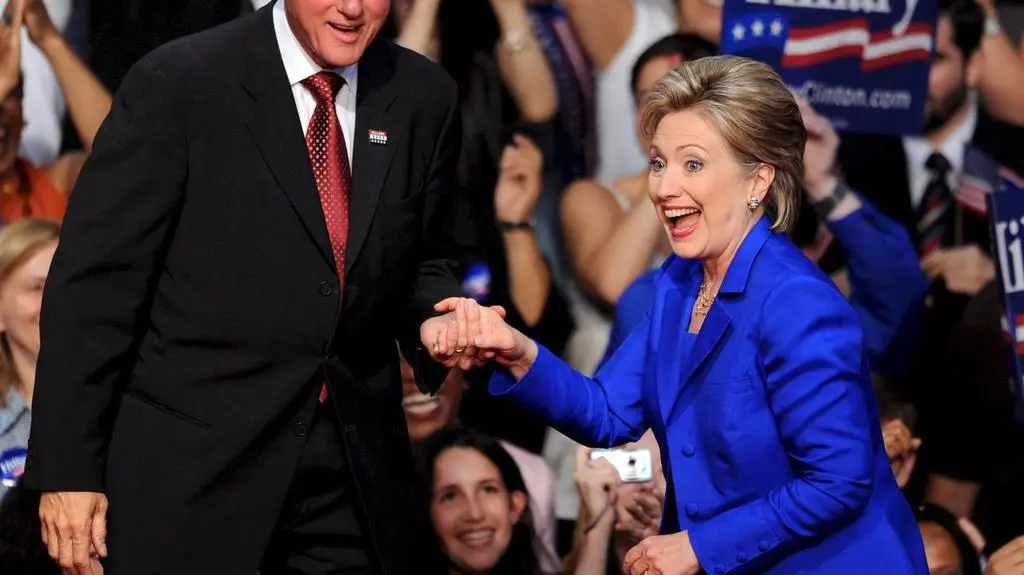 Clintonowie - uśmiech mimo wszystko\EPA
