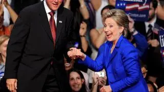 Clintonowie - uśmiech mimo wszystko\EPA