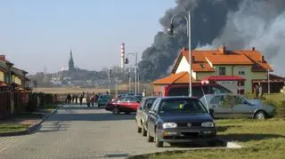 Czarny dym nad Chorzowem (fot. Tomasz Cieśla)