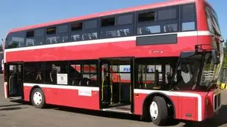 Czerwony piętrowy autobus znany z londyńskich ulic teraz można zobaczyć na ulicach Słupska