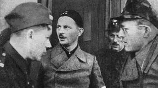 Członkowie Sztabu Kedywu w czasie powstania warszawskiego: od lewej Jan Mazurkiewicz „Radosław”, Wacław Chojna „Horodyński”, nieznany powstaniec i Stanisław Wierzyński „Klara”