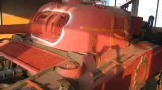Czołg Sherman w trakcie renowacji. Wrzesień 2011r.