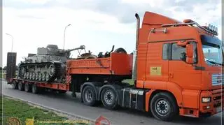 Czołg w drodze do Kołobrzegu