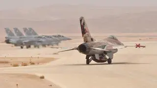 Cztery polskie F-16 na izraelskim lotnisku (Fot