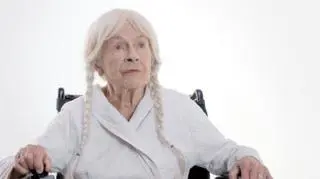 Danuta Szaflarska w fil mie "Między nami dobrze jest"