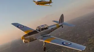 DHC-1 Chipmunk i Harvard nad Warszawą