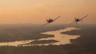 DHC-1 Chipmunk i Harvard nad Warszawą