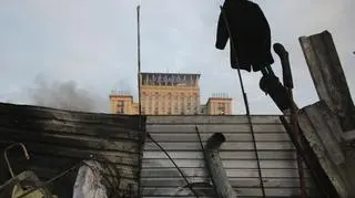 Do Hotelu Ukraina trafiają ranni