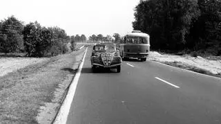 Do połowy lat 70. trasa miała po jednym pasie w każdą stronę