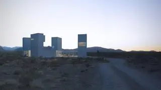 Dom znajduje się na pustyni niedaleko Los Angeles