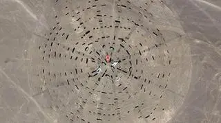 Domniemany cel do kalibracji i testów satelitów zwiadu radarowego (Google Maps)