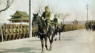 Dowódca wojsk japońskich Iwane Matsui wjeżdża do Nankinu