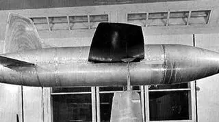 Drewniany model Miles M.52 podczas badań. Widać, że Amerykanie i Brytyjczycy równolegle uznali za najlepszy podobny kształt kadłuba