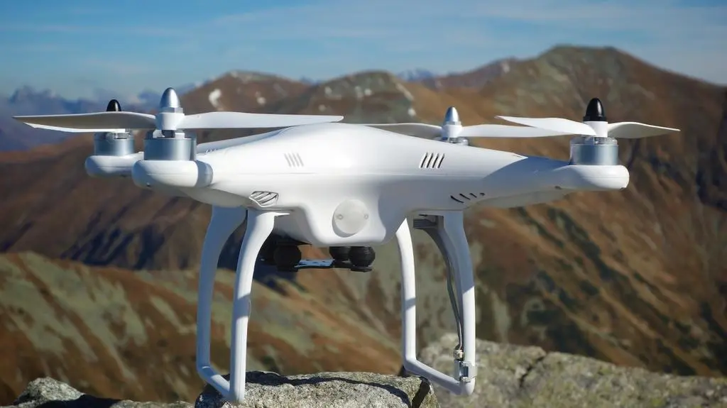 Dron - bezzałogowy aparat latający