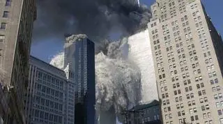 Drugi samolot wbił się w wieżę WTC/fot. Antek
