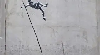 Drugi z olimpijskich murali Banksy'ego - "High Jump"