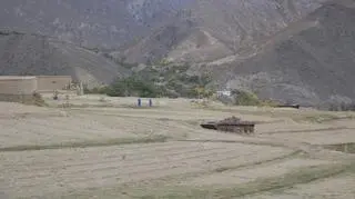 Dwa zniszczone wozy BMP-2 porzucone w Afganistanie