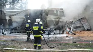 Dwie ciężarówki doszczętnie spłonęły
