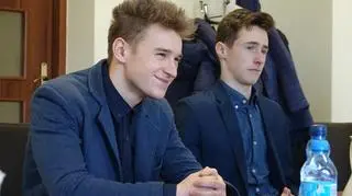 Dwójka z trzech nagrodzonych nastolatków