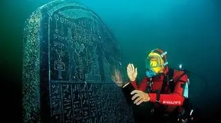Dwumetrowa stela z czasów faraona Nectanebo (378-362 r.p.n.e.)