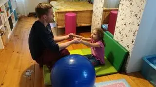 Dzięki rehabilitacji 8-latka chodzi 