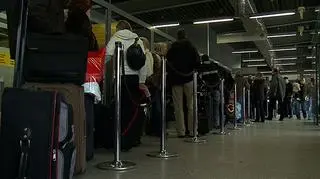 Dzięki takim chwilom, Etiuda zostanie przez wielu pasażerów pożegnana z ulgą / TVN24