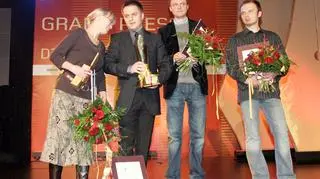 Dziennikarz Roku 2008 Bogdan Rymanowski i nominowani do tej nagrody: Anna Ferens, Szymon Hołownia i Mariusz Kowalewski podczas konkursu branżowego miesięcznika "Press", fot. PAP