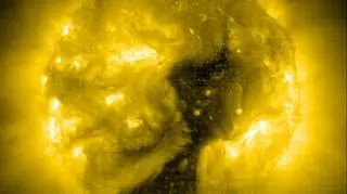 Dziura koronalna na Słońcu (styczeń 2002) (fot. NASA)