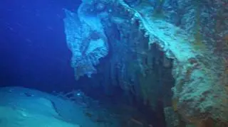 Dziura w burcie statku wyrwana przez torpedę U-Boota (Fot. Oddysey Marine)