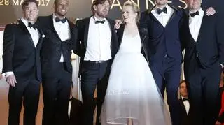 Ekipa filmu Rubena Östlunda "The Square", w środku reżyser i Elizabeth Moss