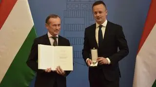 Eric Fournier (po lewej) i szef MSZ Węgier Peter Szijjarto