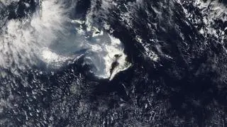 Erupcja wulkanu na Hawajach (Holli Riebeek, NASA)