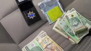 Fałszywa legitymacja i zabezpieczone pieniądze