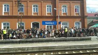 Festiwalowicze będą masowo wracać z Kostrzyna w niedzielę rano