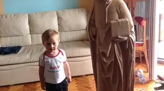 Figury mają około 1,5 metra