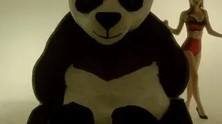 Filmik dla "Love" z Emily Ratajkowski wyreżyserowała Ruth Rogben, która słynie z wideo dla projektanta mody Garetha Pugha