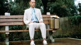 Forrest Gump (Tom Hanks), jak na idiotę, w życiu radzi sobie całkiem dobrze 