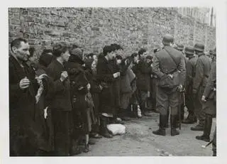 Fotografia z Raportu Jürgena Stroopa do Heinricha Himmlera z maja 1943