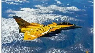 Francuski Dassault Rafale. Swoją maszynę Francuzi normalnie pomalowali, a nie obkleili