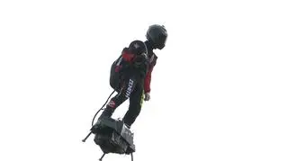 Franky Zapata chciał przelecieć na flyboardzie nad kanałem La Manche