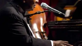 Freddy Cole zagra wraz z Curtisem Boydem, Eliasem Baileyem  i Randym Napoleonem