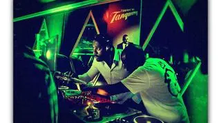 Gdy Elba nie gra w filmach, zajmuje się muzyką - występuje w klubach jako DJ