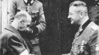 Gen. Tadeusz "Bór" Komorowski i dowódca wojsk niemieckich atakujących Warszawę gen. SS Erich von dem Bach-Zalewski