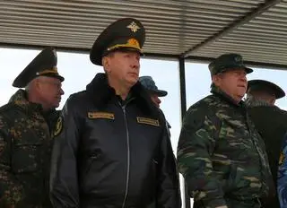 Gen. Wiktor Zołotow obserwuje ćwiczenia Bariera 2015