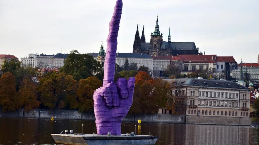  Gesture, Praga